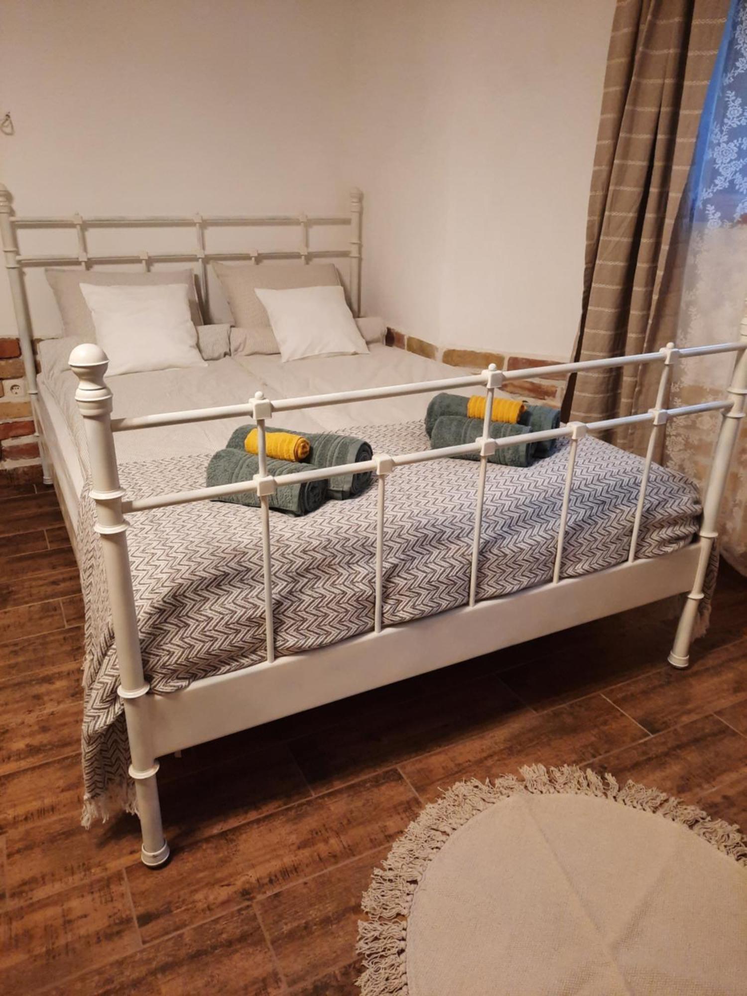 Kuria Apartman Budapest With Free Parking Bagian luar foto