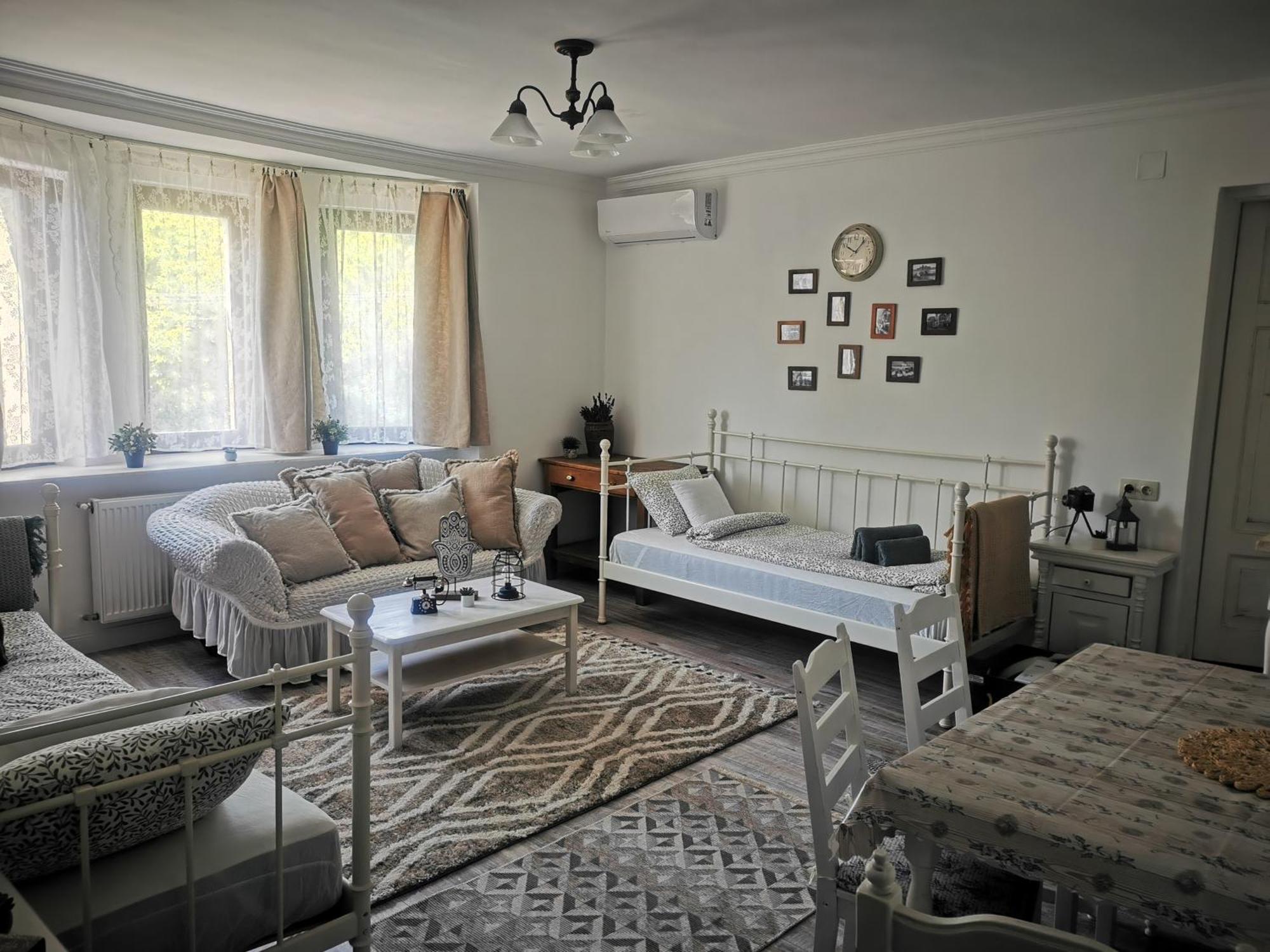 Kuria Apartman Budapest With Free Parking Bagian luar foto