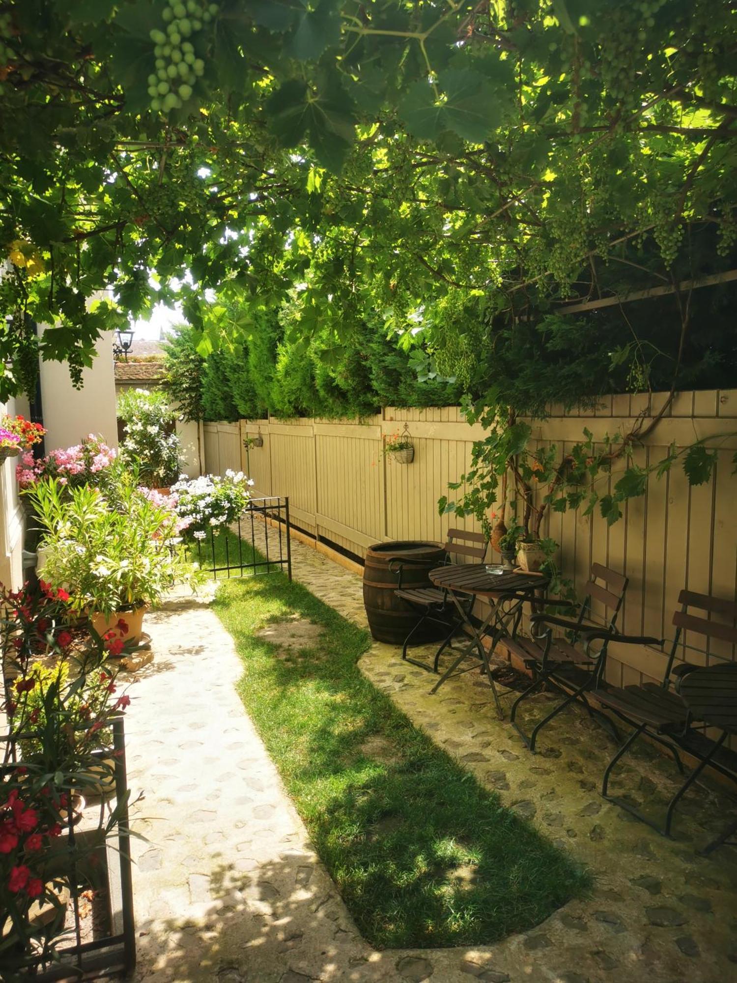 Kuria Apartman Budapest With Free Parking Bagian luar foto