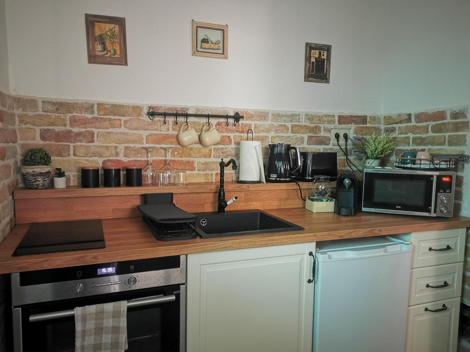 Kuria Apartman Budapest With Free Parking Bagian luar foto