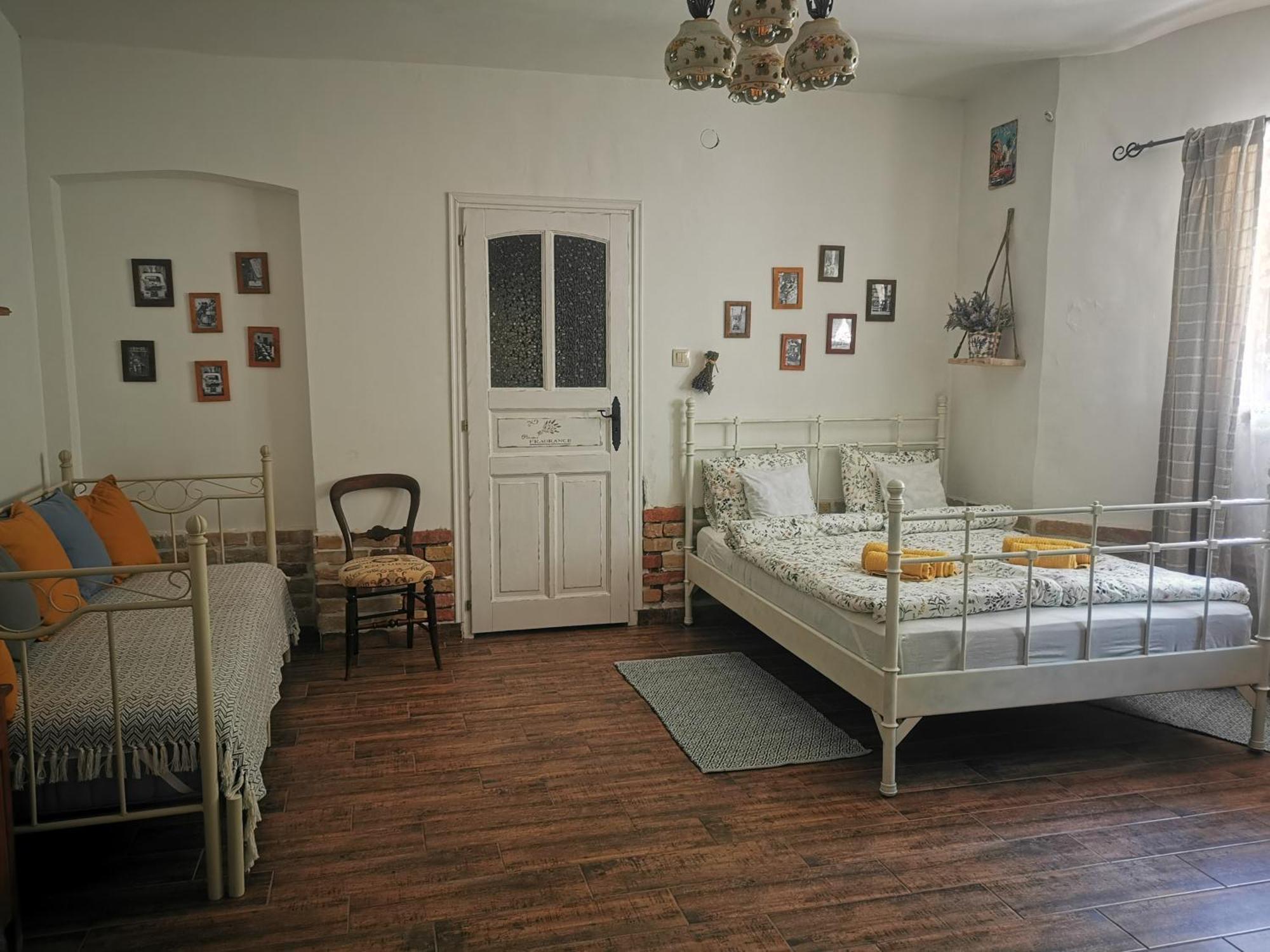 Kuria Apartman Budapest With Free Parking Bagian luar foto