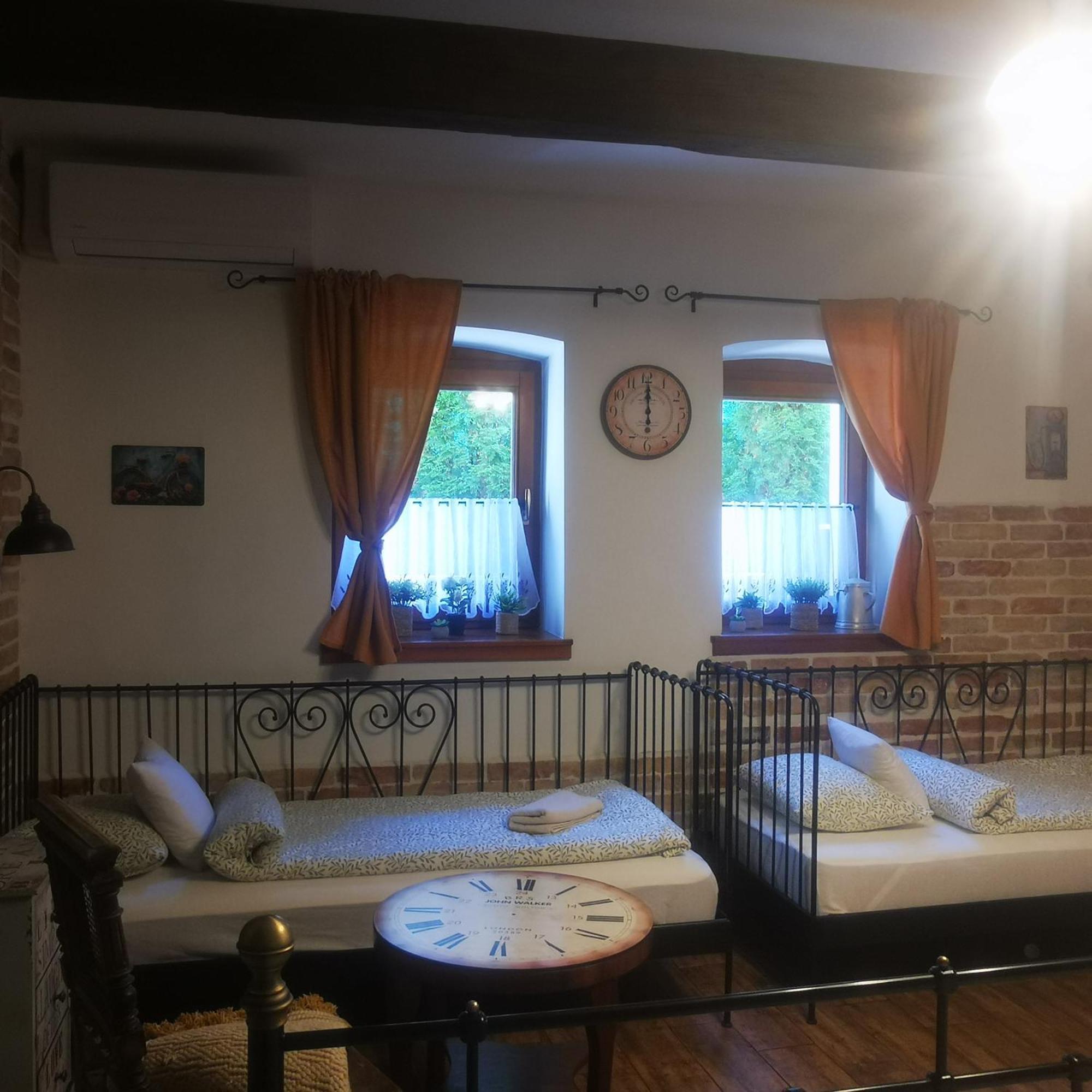 Kuria Apartman Budapest With Free Parking Bagian luar foto